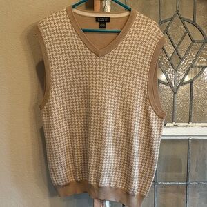 Harold's V-Neck Houndstooth Sweater Vest - Tan and Cream
